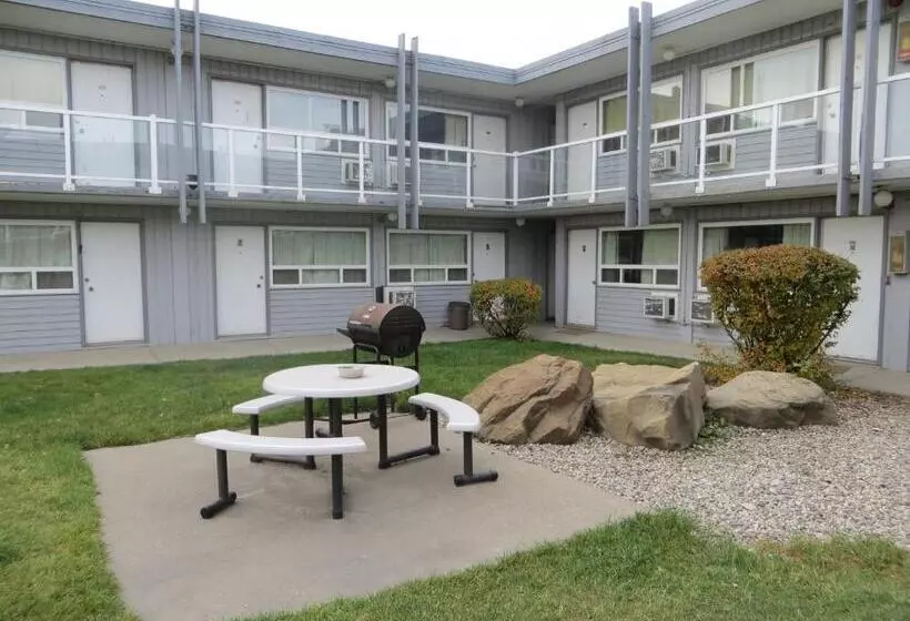 Hotel Travellers Inn