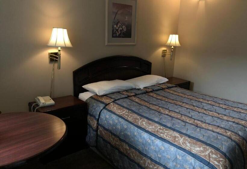 Hotel Travellers Inn