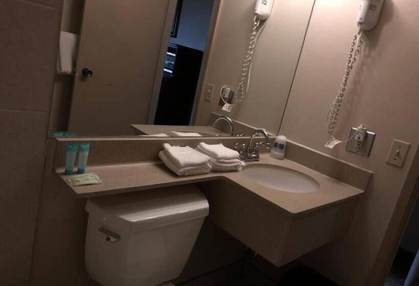 Hotel Travellers Inn