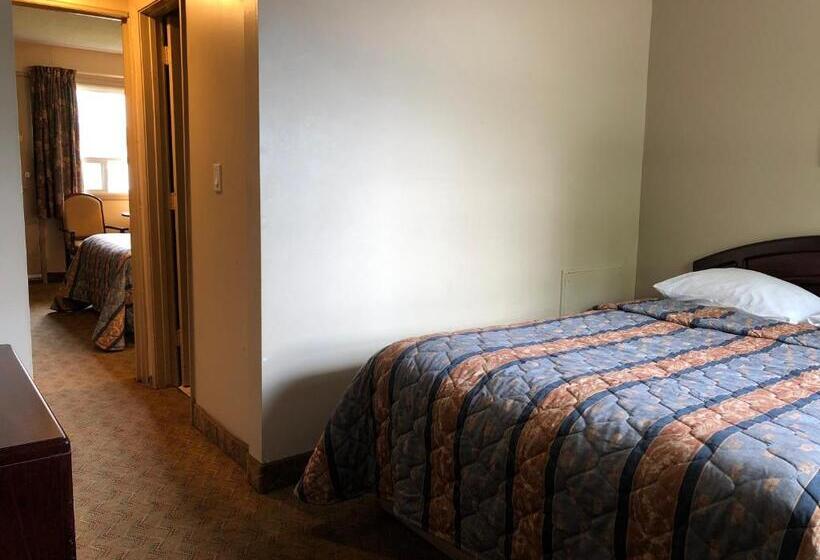 Hotel Travellers Inn