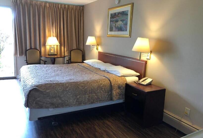 Hotel Travellers Inn