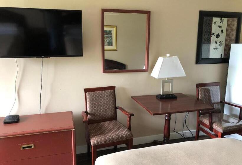 Hotel Travellers Inn