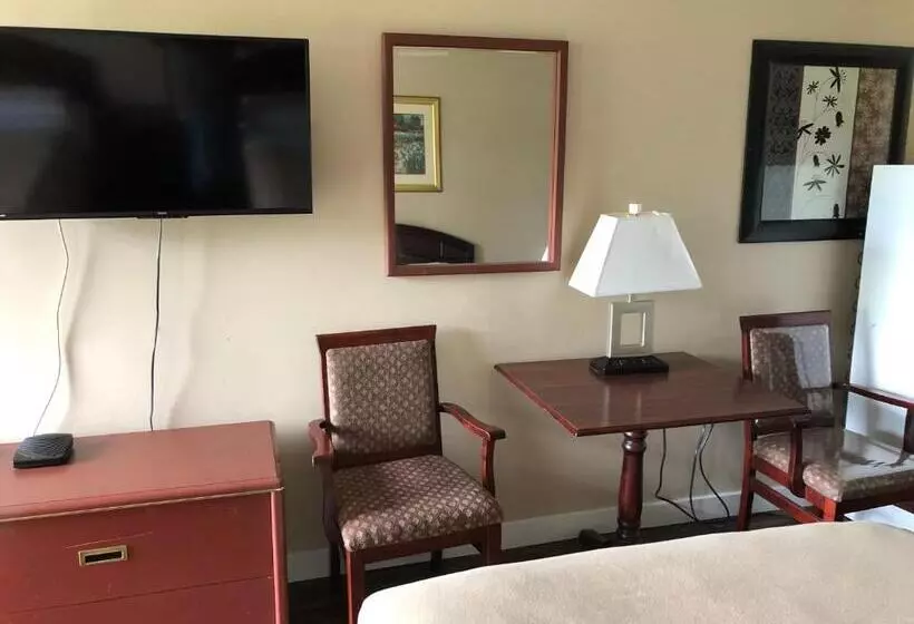 Hotel Travellers Inn