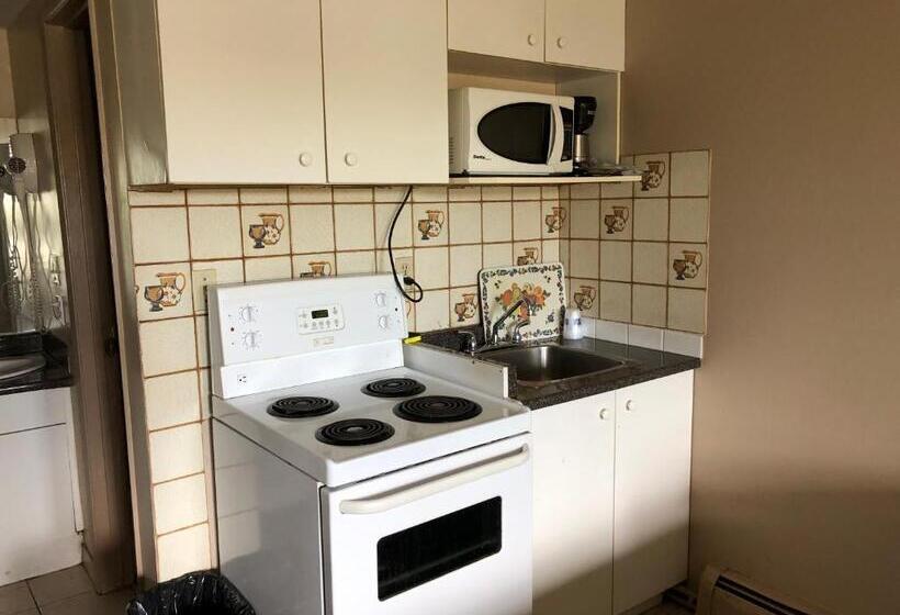 Hotel Travellers Inn