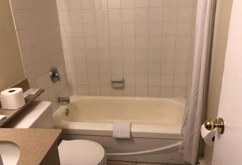 Hotel Travellers Inn