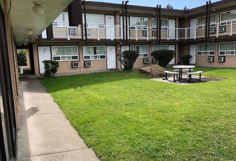 Hotel Travellers Inn