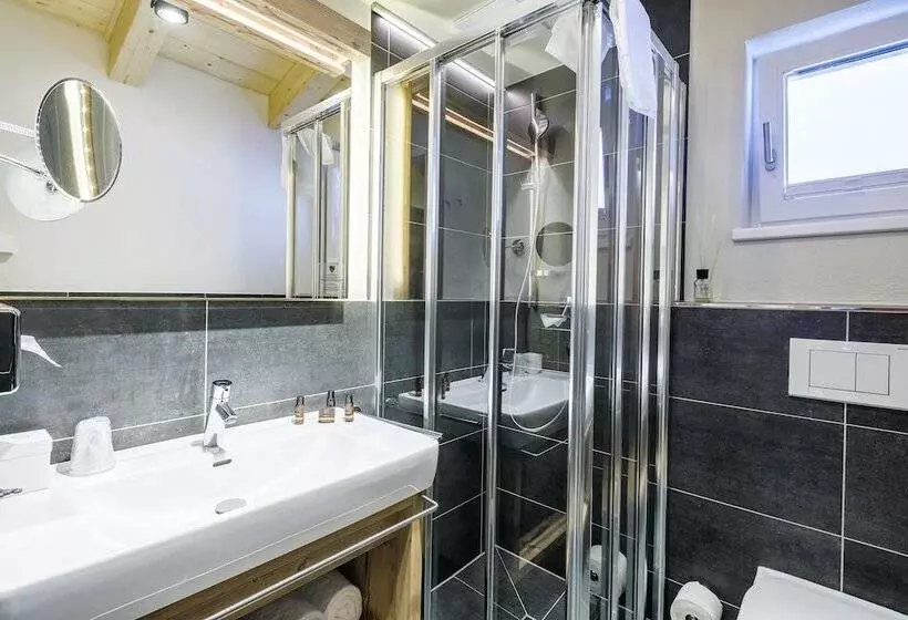 هتل Avenida Mountain Lodges Saalbach