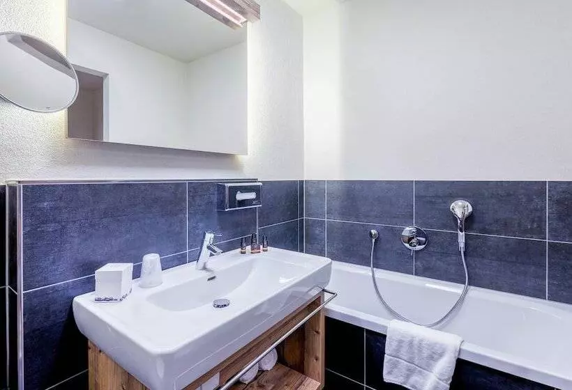 هتل Avenida Mountain Lodges Saalbach