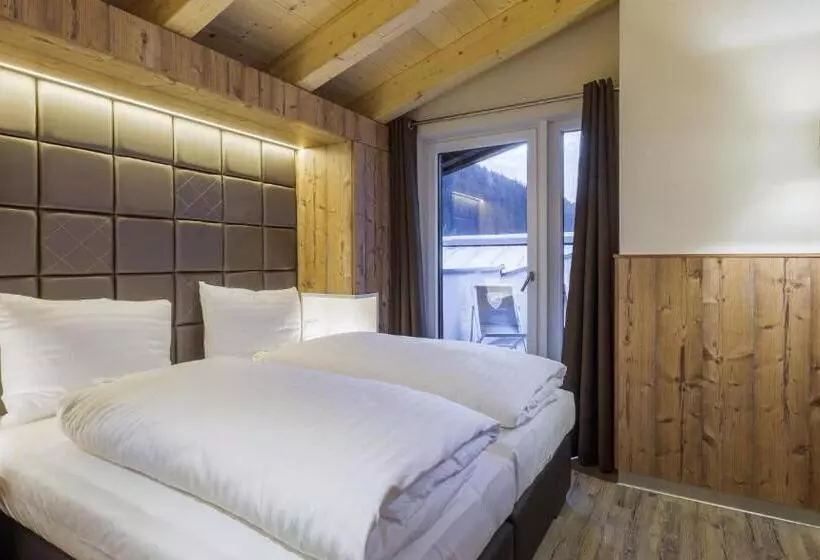هتل Avenida Mountain Lodges Saalbach
