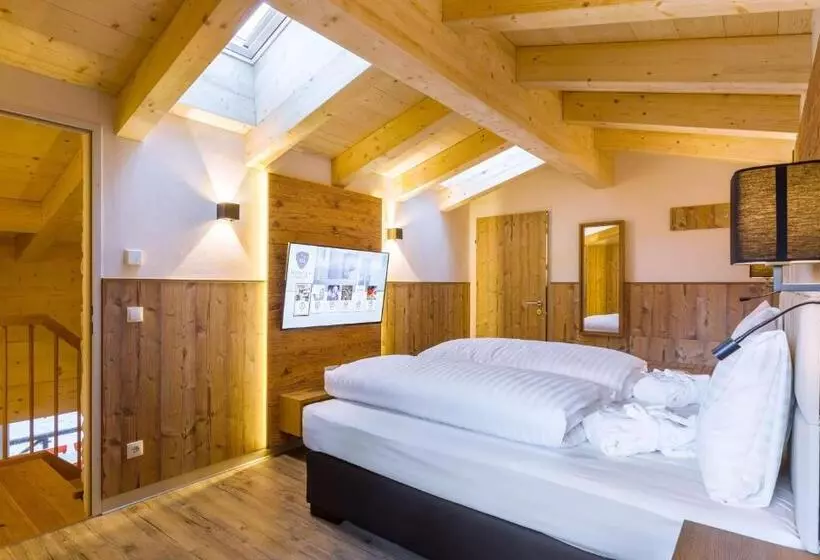 هتل Avenida Mountain Lodges Saalbach