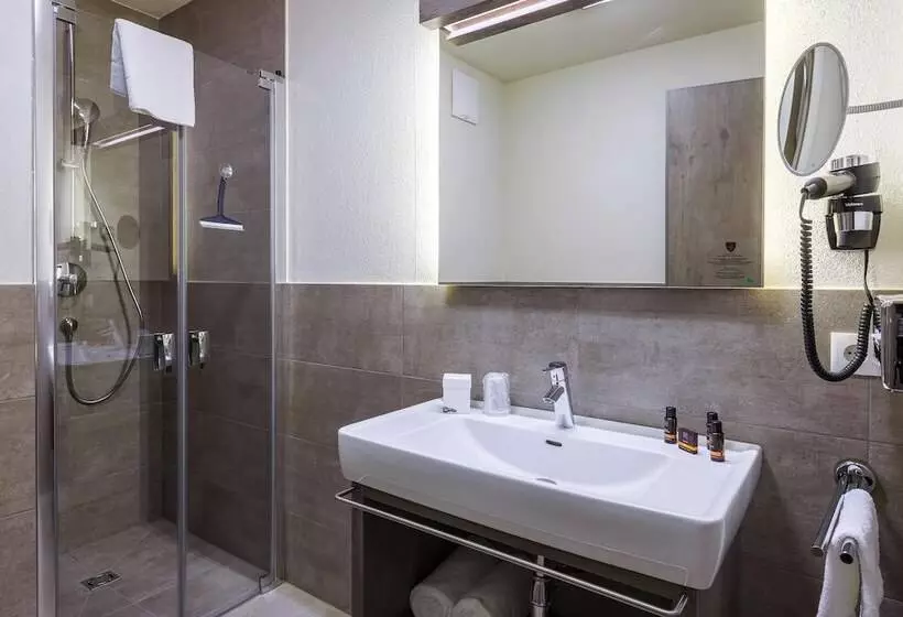 هتل Avenida Mountain Lodges Saalbach