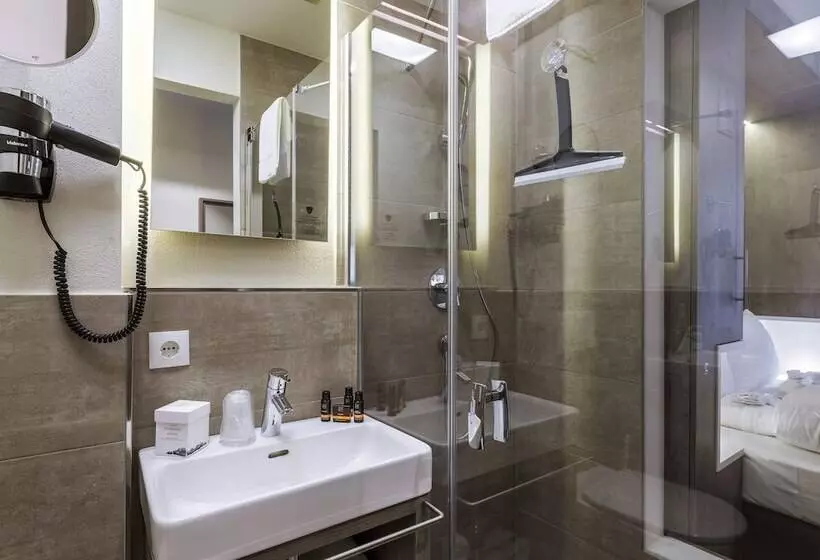 هتل Avenida Mountain Lodges Saalbach