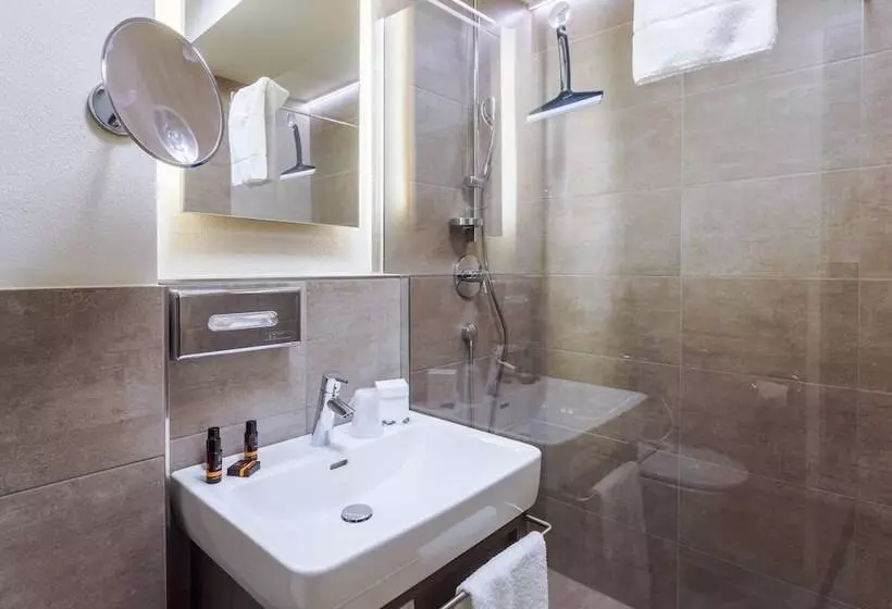 هتل Avenida Mountain Lodges Saalbach