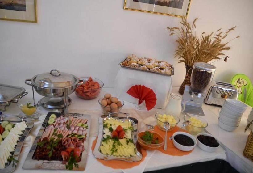 Отель Europolis