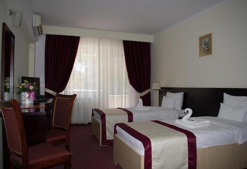 Отель Europolis