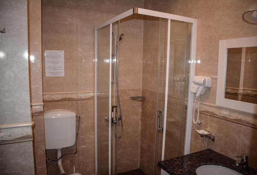 فندق Golden Rose Residence