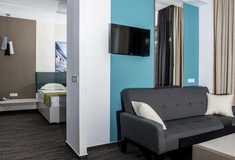 Отель On Plonge Junior