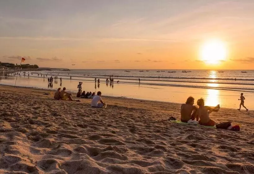 Hotelli Swissbelexpress Kuta Legian