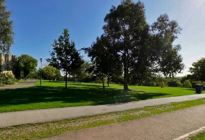فندق صغير Becket Court   University Of Kent   Campus Accommodation