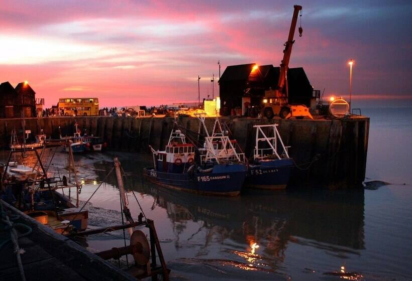 فندق صغير Becket Court   University Of Kent   Campus Accommodation