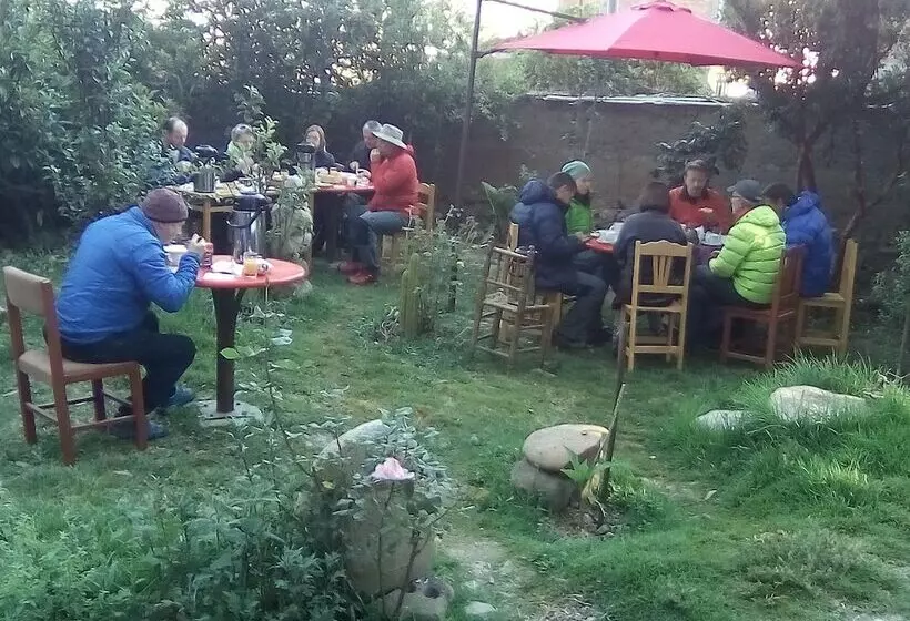 تختخواب و صبحانه Hostal Casa Del Montanista