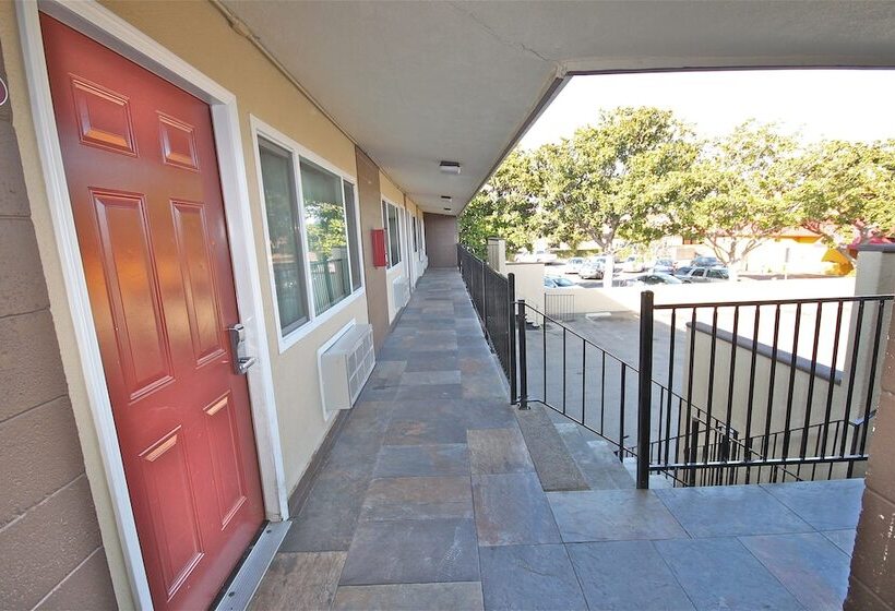 בית מלון כפרי Budget Inn