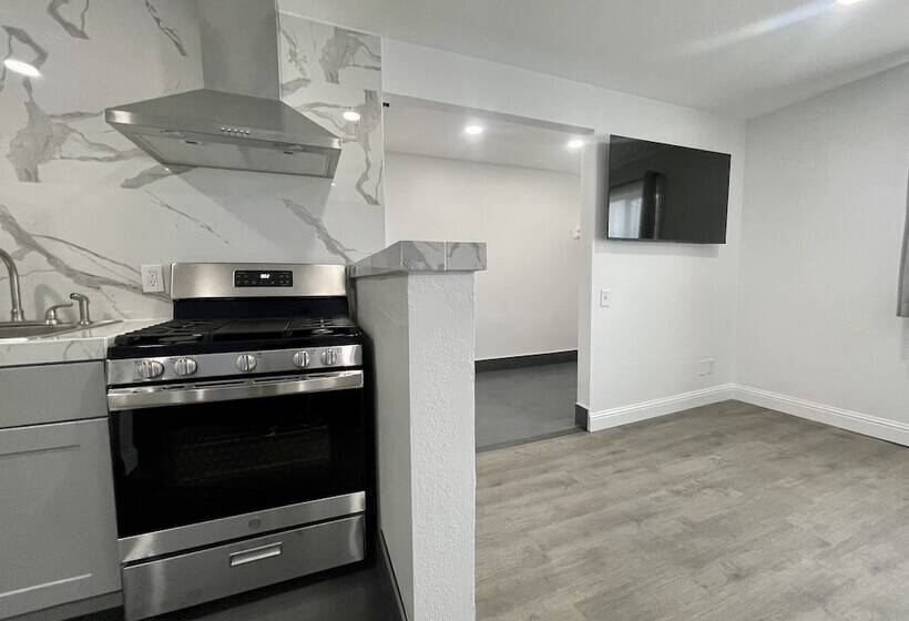 בית מלון כפרי Budget Inn