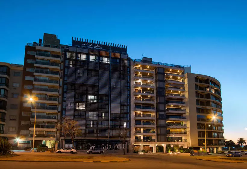 ホテル Esplendor By Wyndham Montevideo Punta Carretas