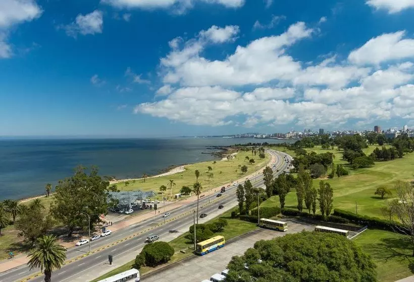 ホテル Esplendor By Wyndham Montevideo Punta Carretas