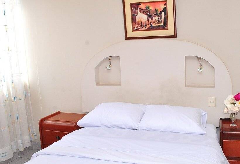 هتل Hostal Don Reymundo