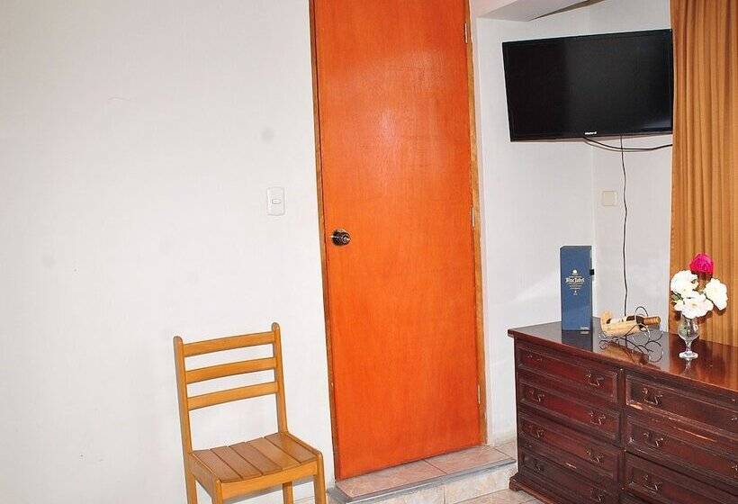 هتل Hostal Don Reymundo