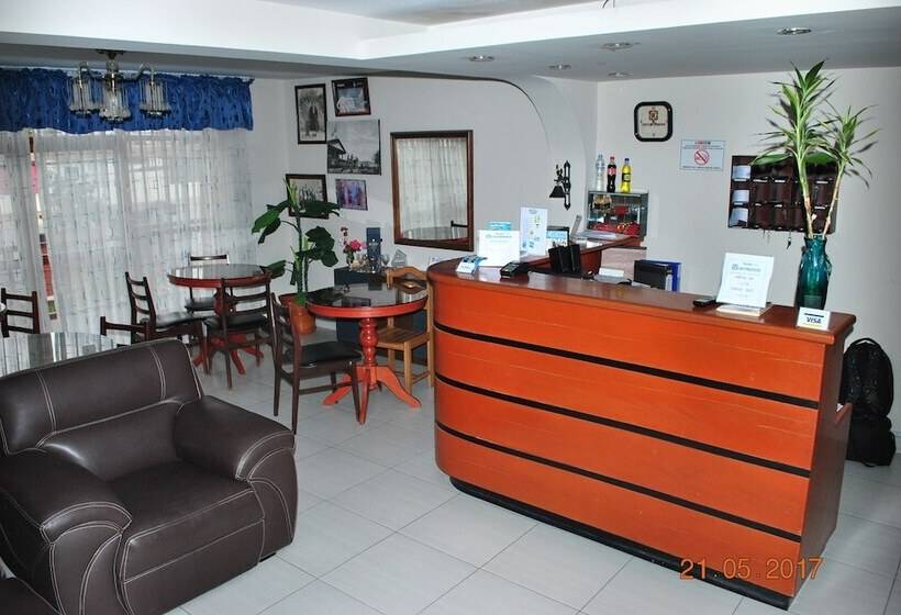 هتل Hostal Don Reymundo