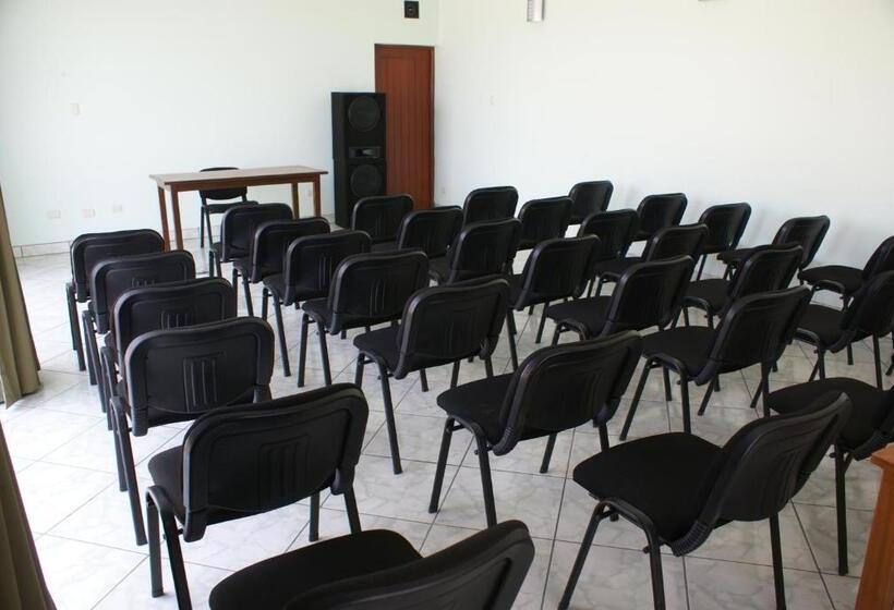 Отель Las Palmeras Huanchaco