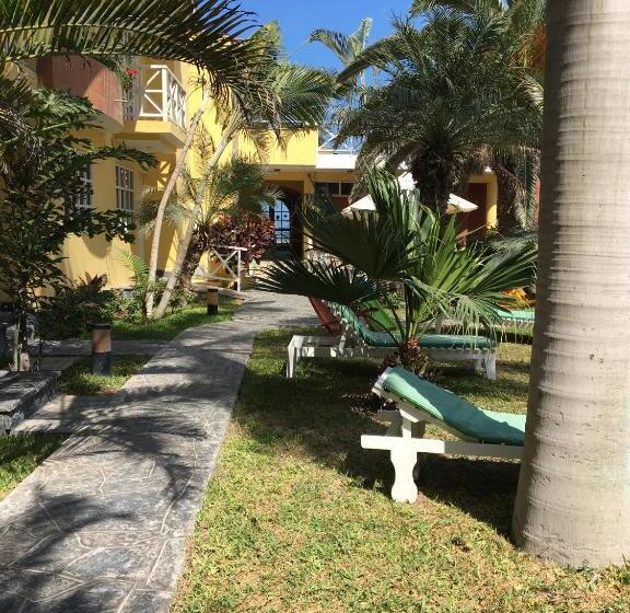 Отель Las Palmeras Huanchaco