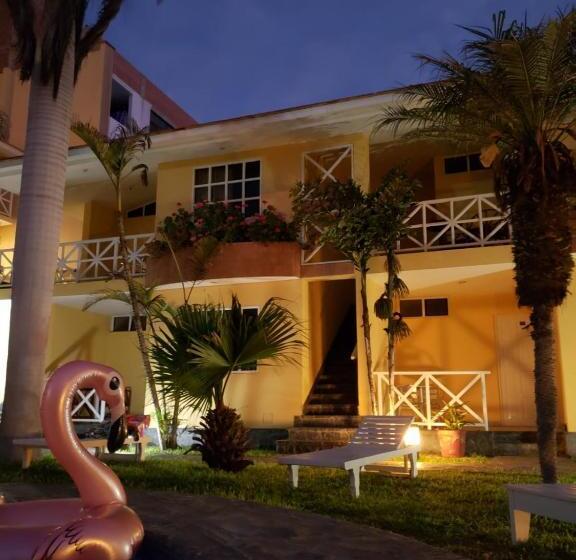 Отель Las Palmeras Huanchaco