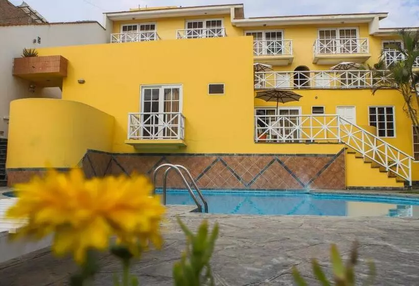 هتل Las Palmeras Huanchaco