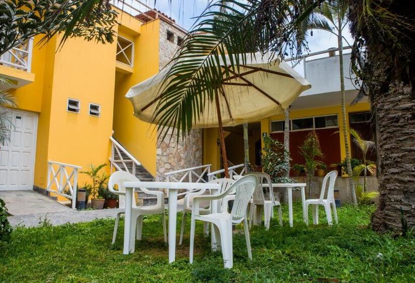 Отель Las Palmeras Huanchaco