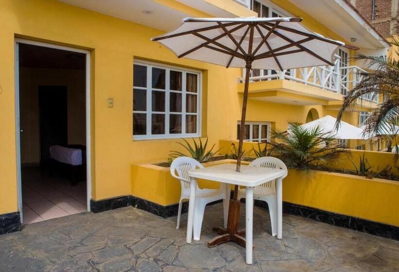 Отель Las Palmeras Huanchaco