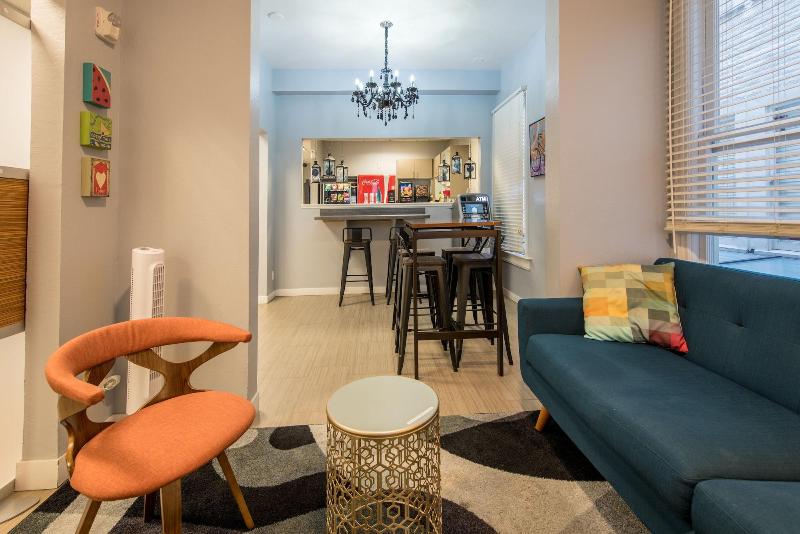 Отель The Urban