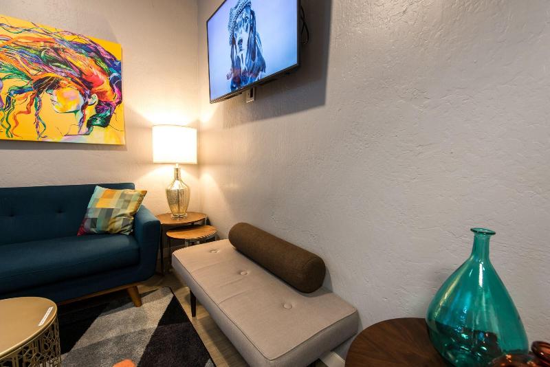 Отель The Urban