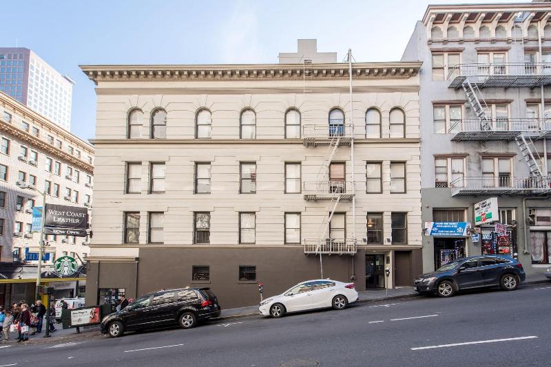 Отель The Urban