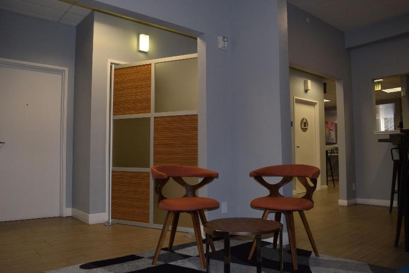 Отель The Urban