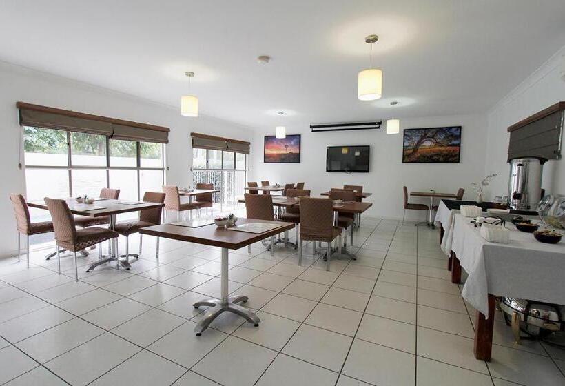 Отель Chinchilla Downtown Motor Inn