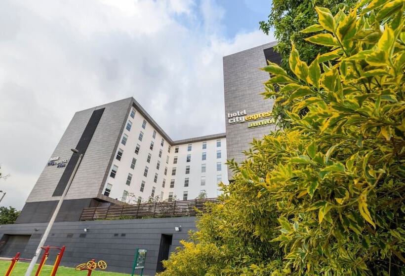 Отель City Express Junior By Marriott Bogota Aeropuerto