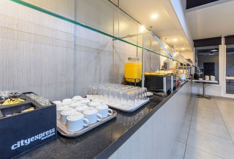 Отель City Express Junior By Marriott Bogota Aeropuerto