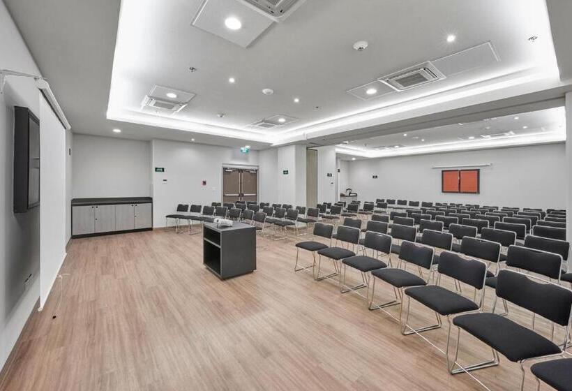 Отель City Express Junior By Marriott Bogota Aeropuerto