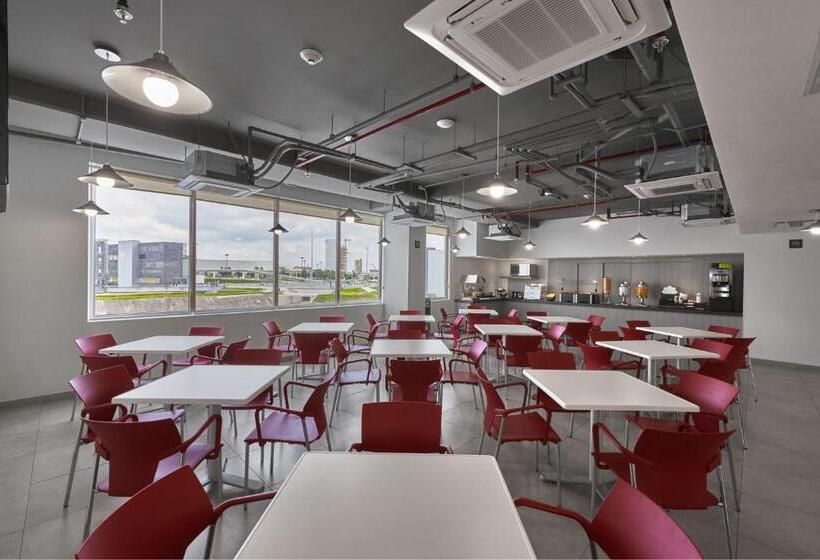 Отель City Express Junior By Marriott Bogota Aeropuerto