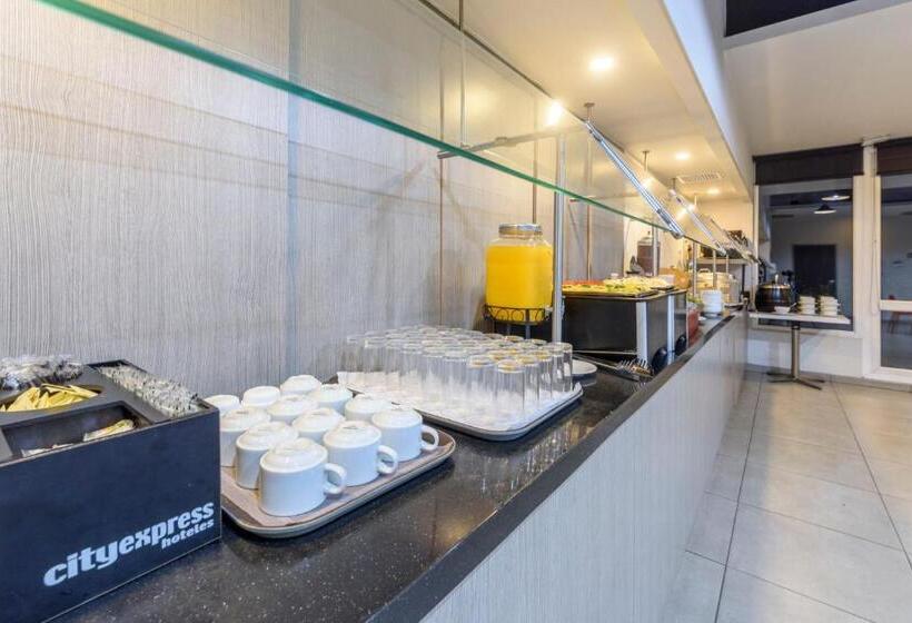 Отель City Express Junior By Marriott Bogota Aeropuerto