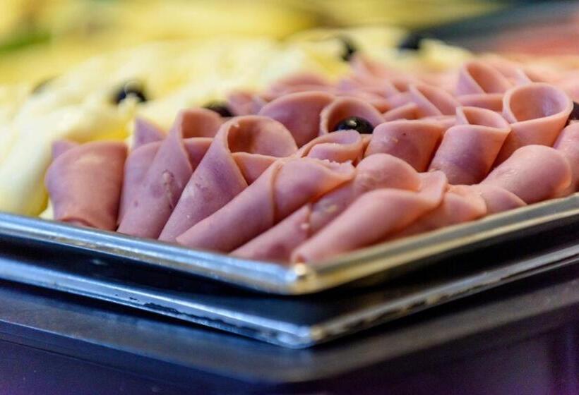 Отель City Express Junior By Marriott Bogota Aeropuerto