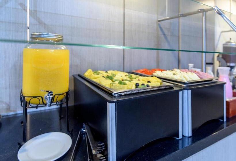 Отель City Express Junior By Marriott Bogota Aeropuerto